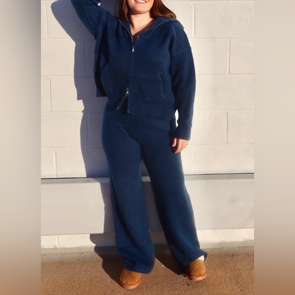 Solid Hooded Jacket and Relaxed Fit Pants. - Picture 2 of 3